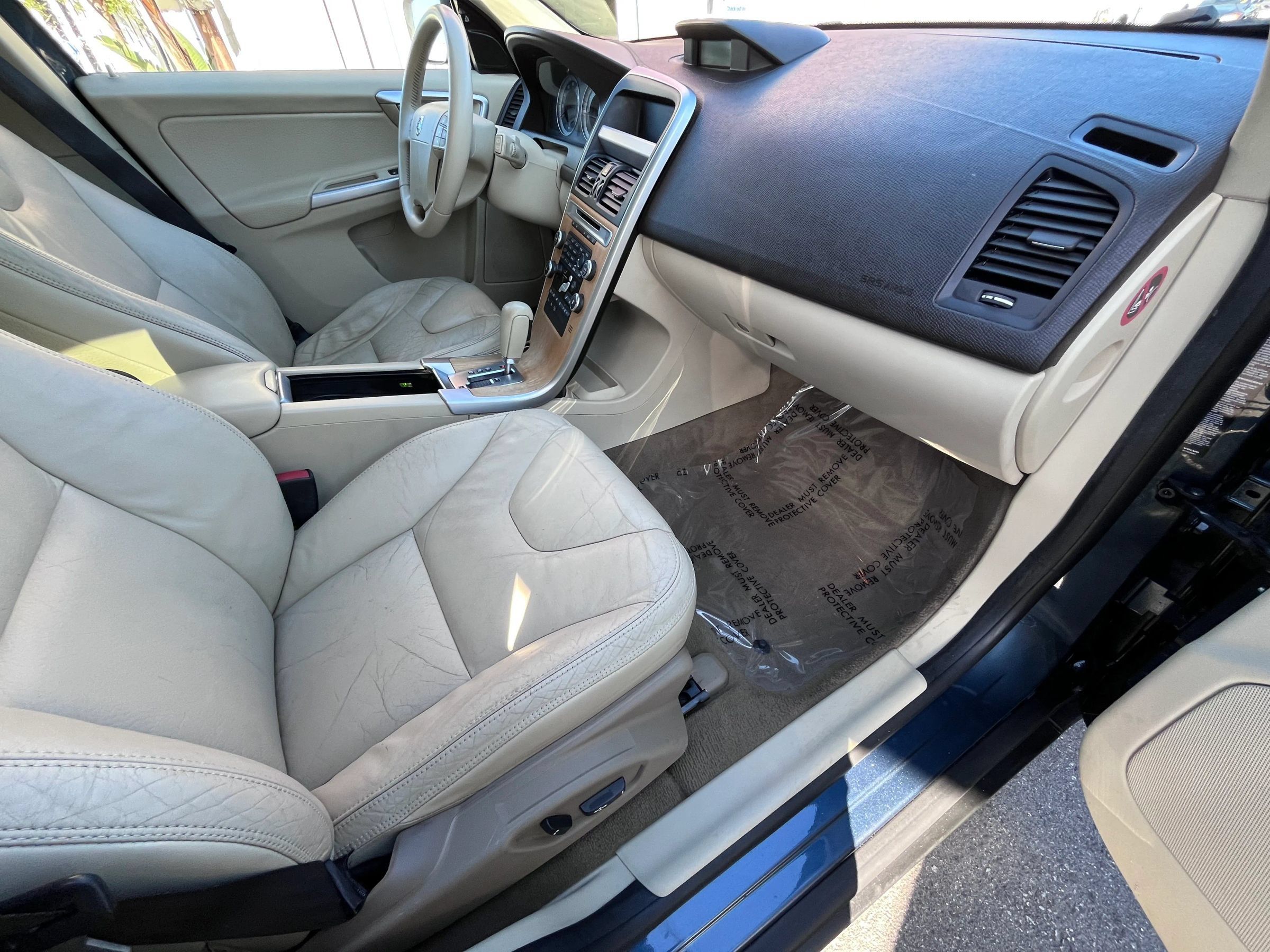 Used 2010 Volvo XC60 T6 AWD/4WD image 12