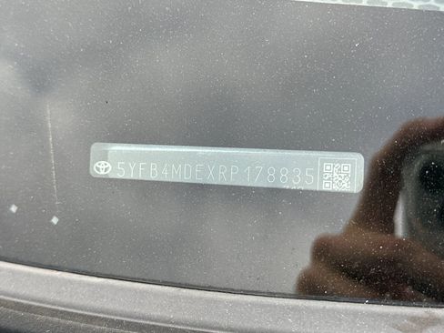 Used 2024 Toyota Corolla LE FWD image 5
