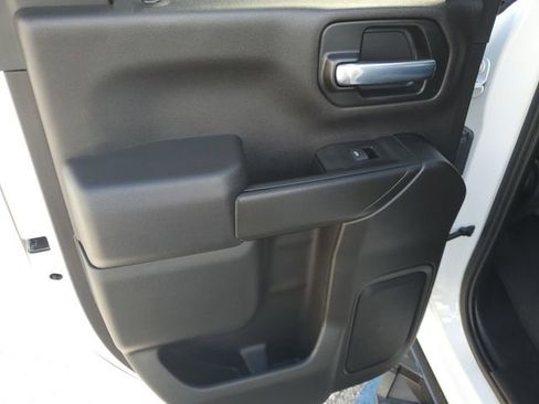 Used 2021 Chevrolet Silverado 2500 Custom w/ Custom Value Package image 16