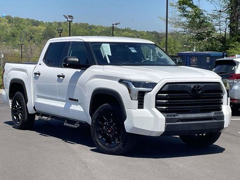 Used 2022 Toyota Tundra SR5 w/ SR5 Convenience Package AWD/4WD image 1