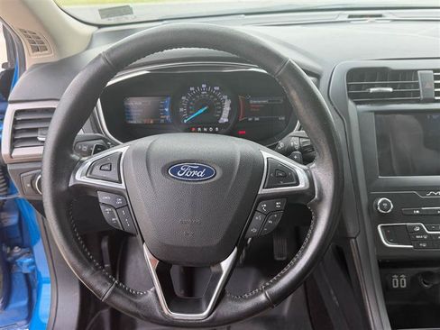 Used 2019 Ford Fusion SE w/ Equipment Group 151A FWD image 12
