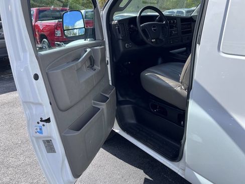 Used 2018 GMC Savana 2500 Extended image 10