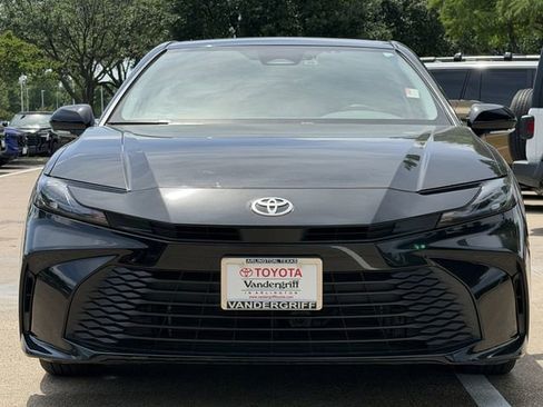 Used 2025 Toyota Camry LE FWD image 8