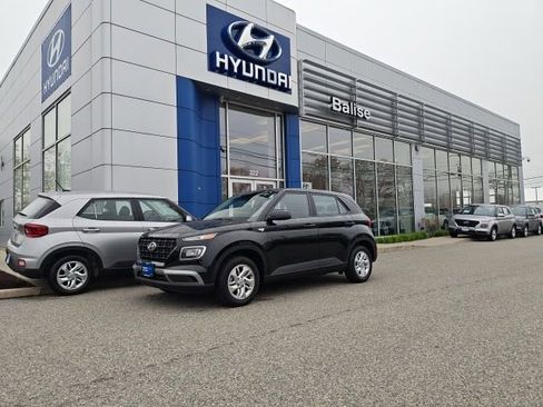 Certified 2026 Hyundai Venue SE FWD image 2