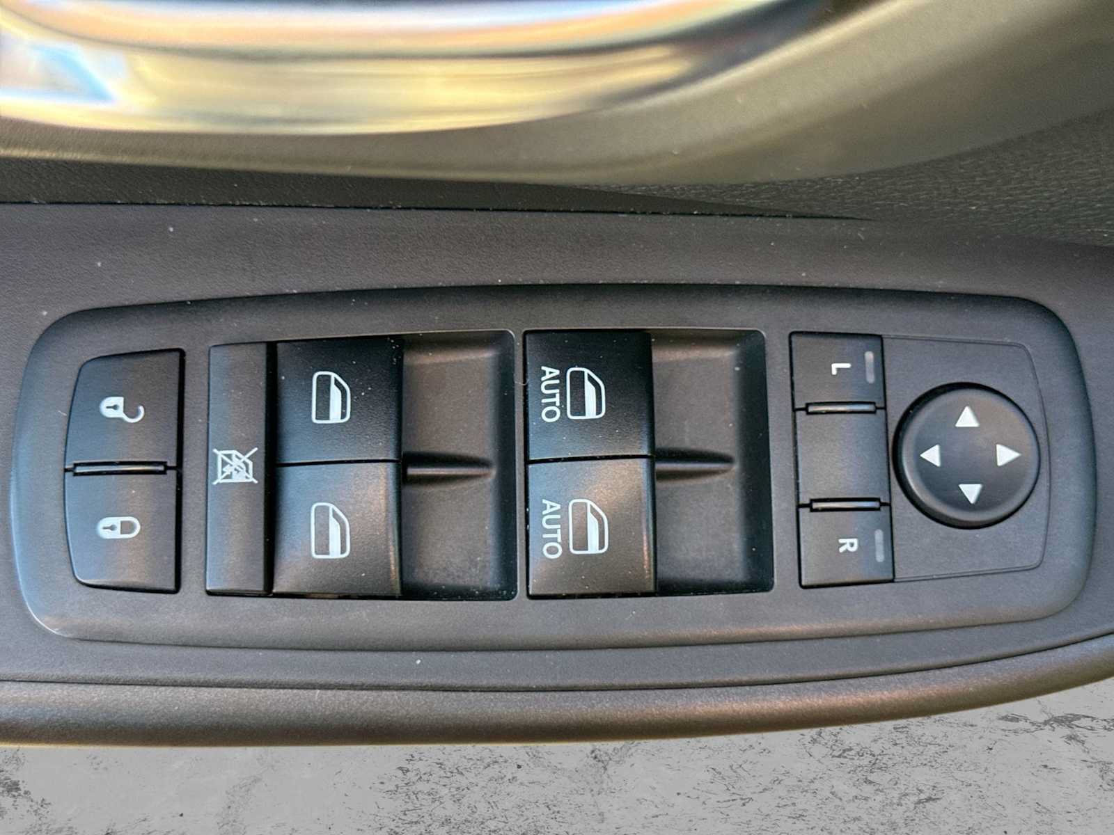 Used 2019 Jeep Cherokee Trailhawk w/ Cold Weather Group AWD/4WD image 16