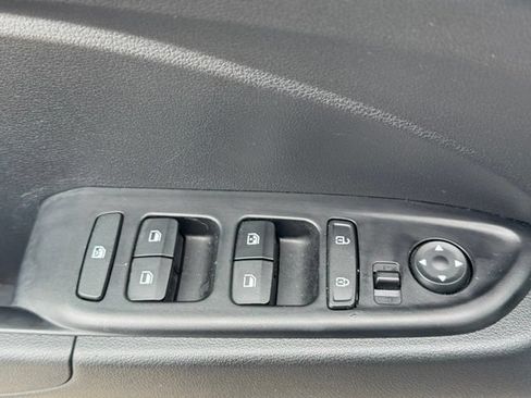 Used 2025 Hyundai Venue SEL FWD image 9