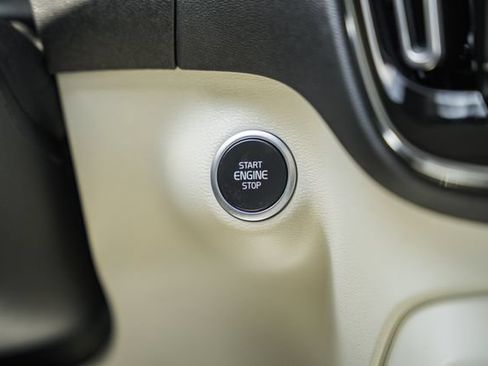 Used 2022 Volvo XC40 T5 Momentum AWD/4WD image 28