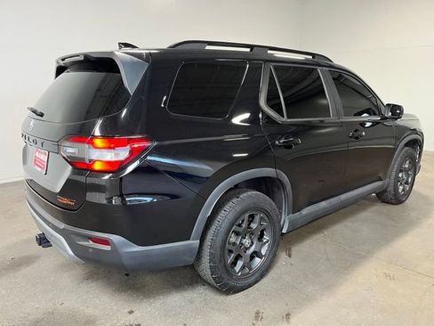 Used 2024 Honda Pilot TrailSport image 3