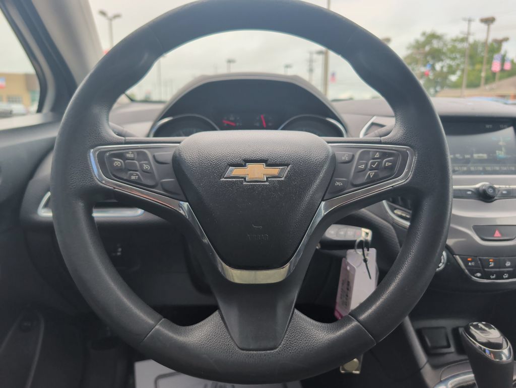 Used 2018 Chevrolet Cruze LT FWD image 10
