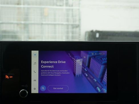 Used 2025 Toyota Sienna LE image 10