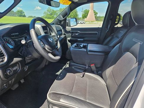 Used 2025 RAM 1500 Laramie AWD/4WD image 9