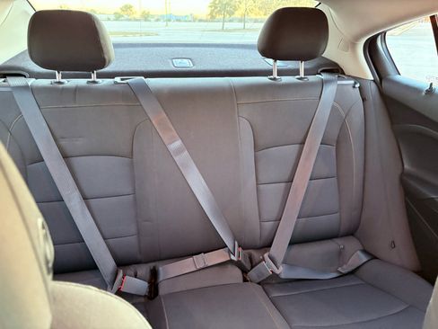 Used 2018 Chevrolet Cruze LS image 16