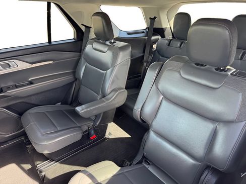 Used 2025 Ford Explorer Active w/ Active Comfort Package RWD image 13