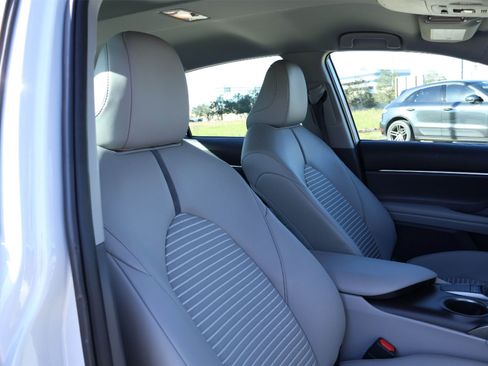 Used 2022 Toyota Camry SE image 14