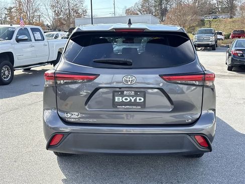 Used 2023 Toyota Highlander LE FWD image 7
