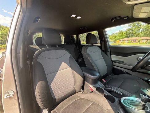 Used 2017 Kia Soul + FWD image 20