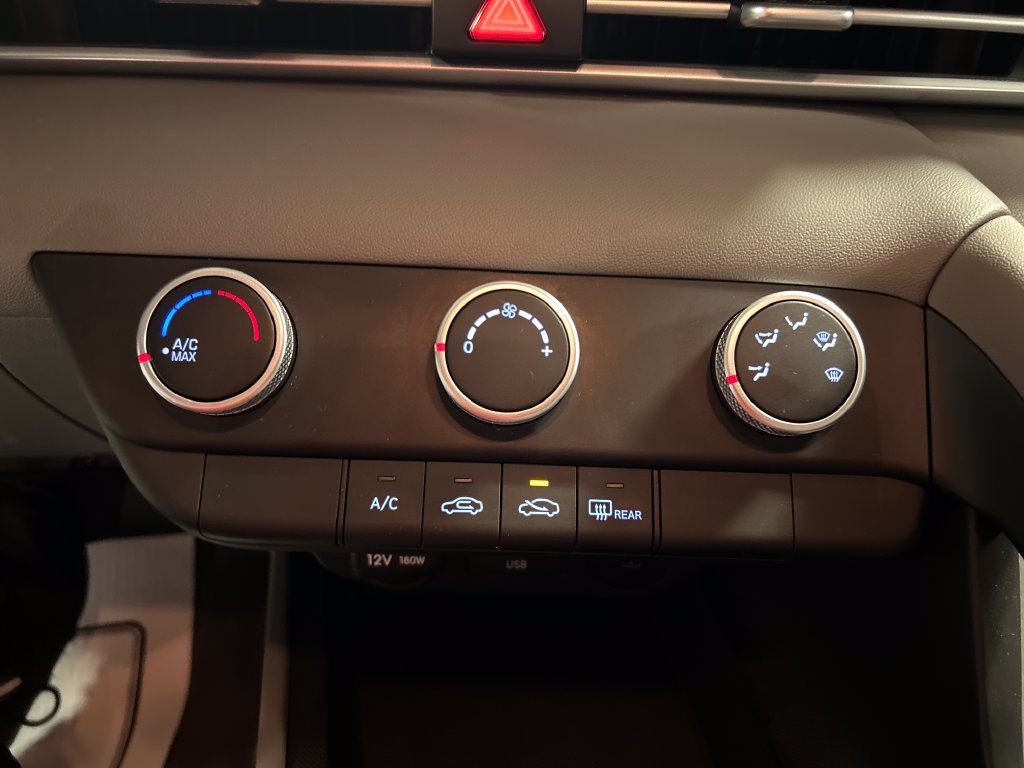 Used 2025 Hyundai Elantra SE FWD image 17