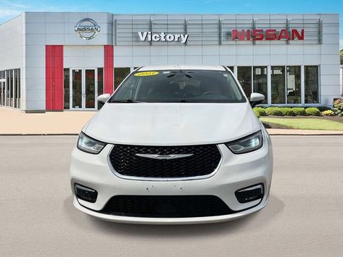 Used 2023 Chrysler Pacifica Touring-L FWD image 8