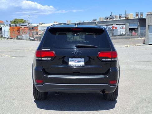 Used 2019 Jeep Grand Cherokee Laredo image 6