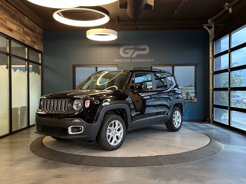 Used 2018 Jeep Renegade Latitude AWD/4WD image 7
