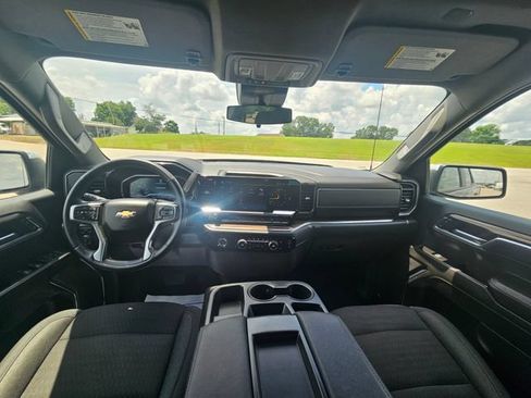 Used 2023 Chevrolet Silverado 1500 LT AWD/4WD image 12