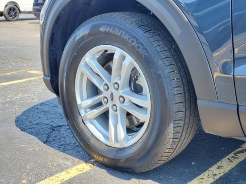 Used 2024 Ford Explorer XLT w/ Equipment Group 202A AWD/4WD image 34