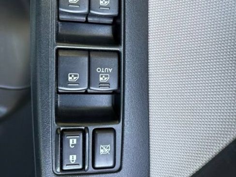 Used 2016 Subaru Forester 2.5i Premium w/ All-Weather Package AWD/4WD image 18