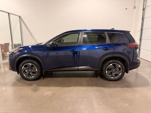 Used 2024 Nissan Rogue SV FWD image 8