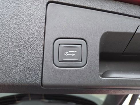 Used 2024 Cadillac XT4 Premium Luxury image 18