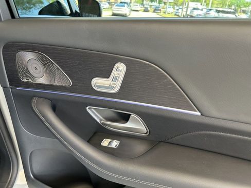 Used 2025 Mercedes-Benz GLS 450 4MATIC w/ AMG Line Exterior image 32