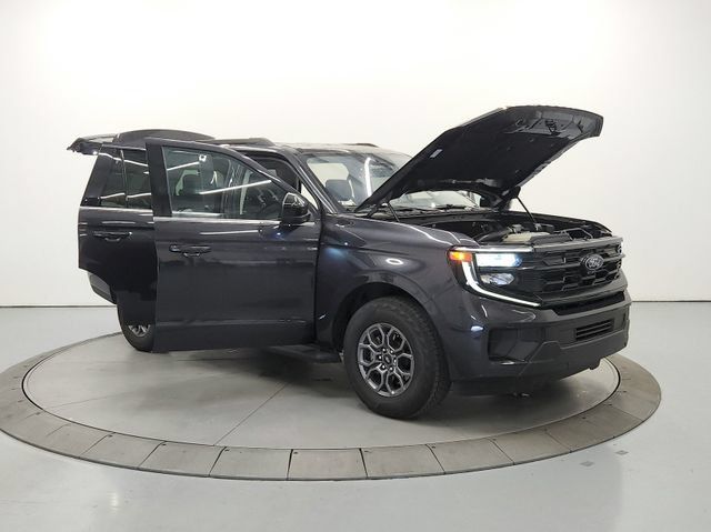 Used 2025 Ford Expedition Active RWD image 10