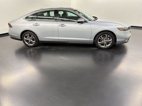Used 2023 Honda Accord EX image 8