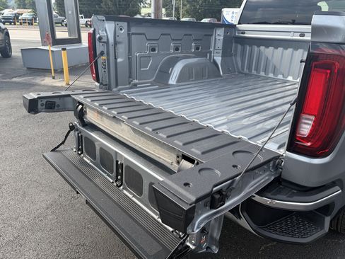 Used 2026 GMC Sierra 1500 SLT AWD/4WD image 6