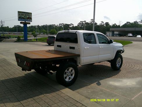 Used 2023 Toyota Tacoma SR AWD/4WD image 4