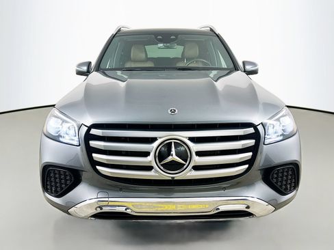 Used 2024 Mercedes-Benz GLS 450 4MATIC image 2