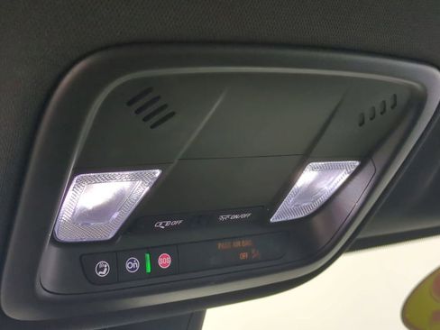 Used 2022 Chevrolet Traverse LS FWD image 24