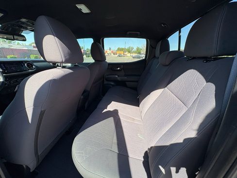 Used 2019 Toyota Tacoma TRD Off-Road AWD/4WD image 11