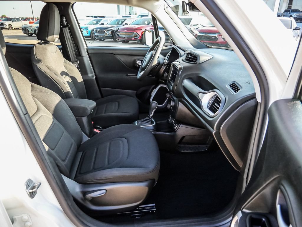Used 2021 Jeep Renegade Latitude AWD/4WD image 14