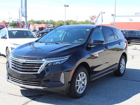 Used 2023 Chevrolet Equinox LT w/ Driver Convenience Package image 6