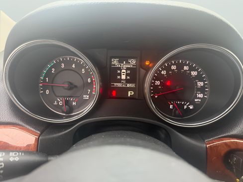 Used 2012 Jeep Grand Cherokee Limited w/ Luxury Group II image 20