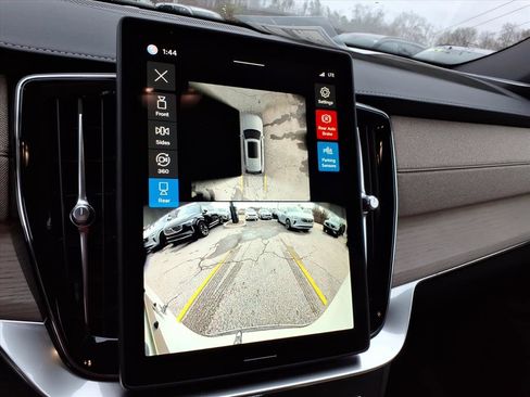 Certified 2026 Volvo XC90 B6 Plus w/ Protection Package Premier image 19