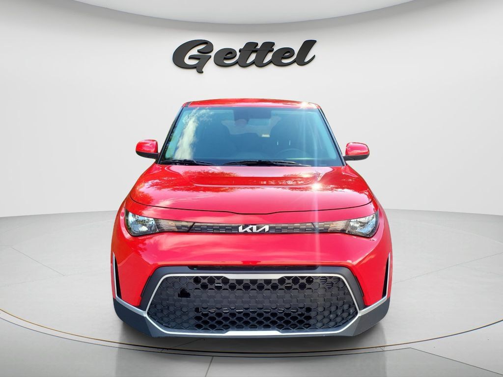 Used 2024 Kia Soul LX FWD image 2