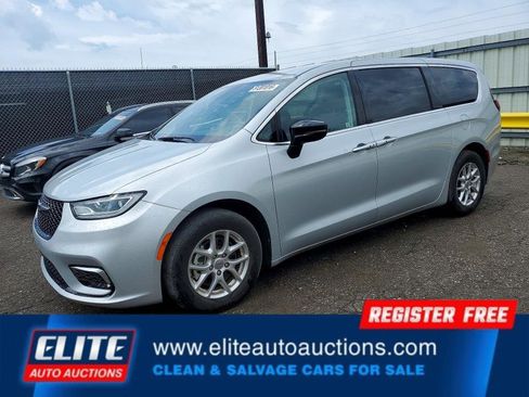Used 2024 Chrysler Pacifica Touring-L FWD image 1