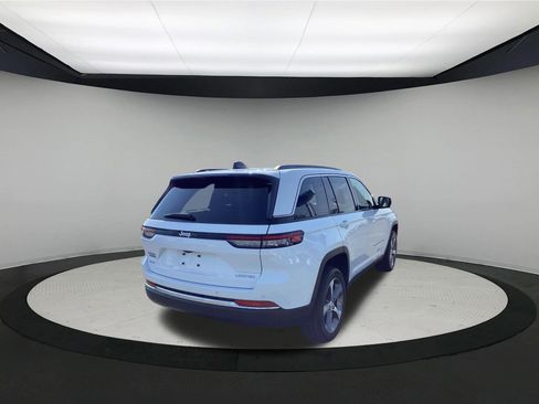 Used 2024 Jeep Grand Cherokee Limited image 8