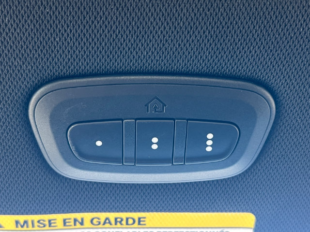 Used 2025 Chrysler Pacifica Limited FWD image 13
