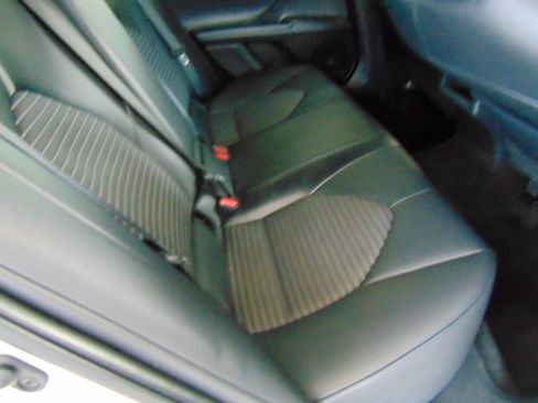 Used 2022 Toyota Camry SE FWD image 19