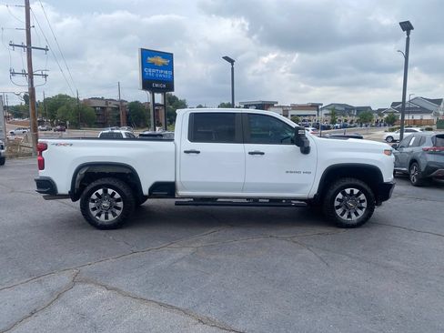 Used 2022 Chevrolet Silverado 2500 Custom w/ Custom Value Package AWD/4WD image 6