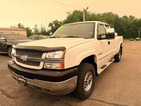 Used 2004 Chevrolet Silverado 2500 LS w/ Skid Plate Package AWD/4WD image 2