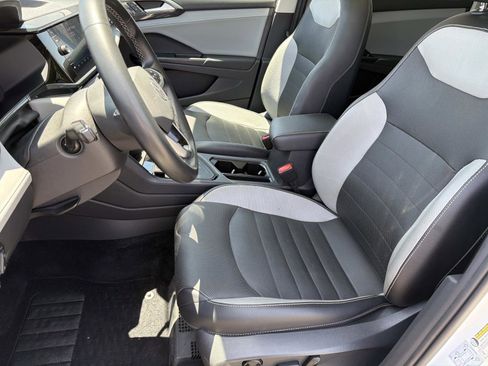 Used 2022 Volkswagen Taos SEL w/ Panoramic Sunroof Package FWD image 19