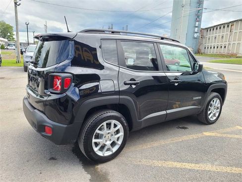 Used 2023 Jeep Renegade Latitude w/ Premium Group image 6